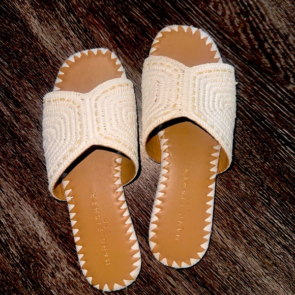 Marc Fisher Cream Heeled Shoes with Elegant Stitching - Picture 1 of 3